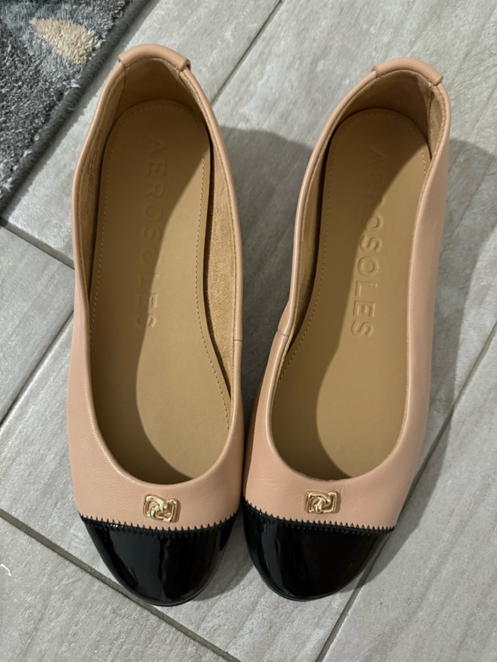 AEROSOLES Nude Pink and Black Cap-Toe Ballet Flats